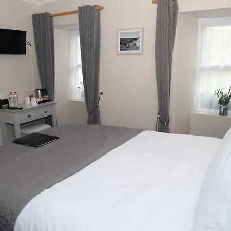 Madelines * Tinahely